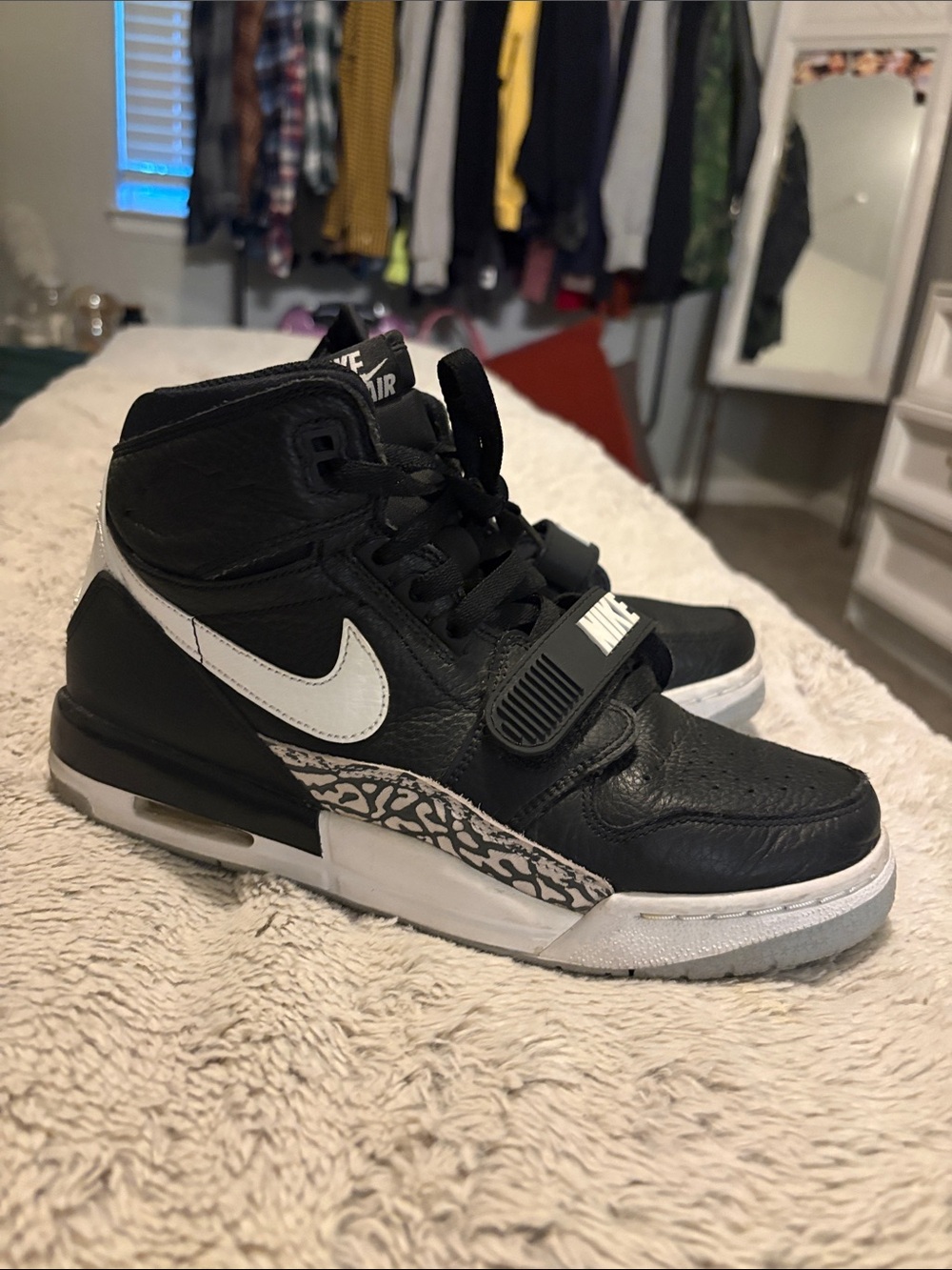 Nike Air Jordan  boys 6.5 Black and White High-Top Sneakers